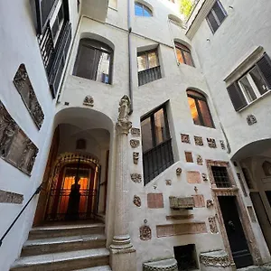  Apartment Center, Luxury & History In Via Monserrato